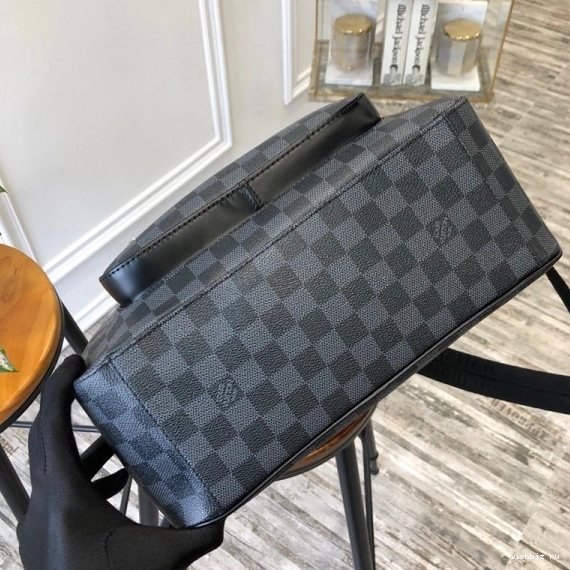 WIS JOSH Vuitton Louis 1202